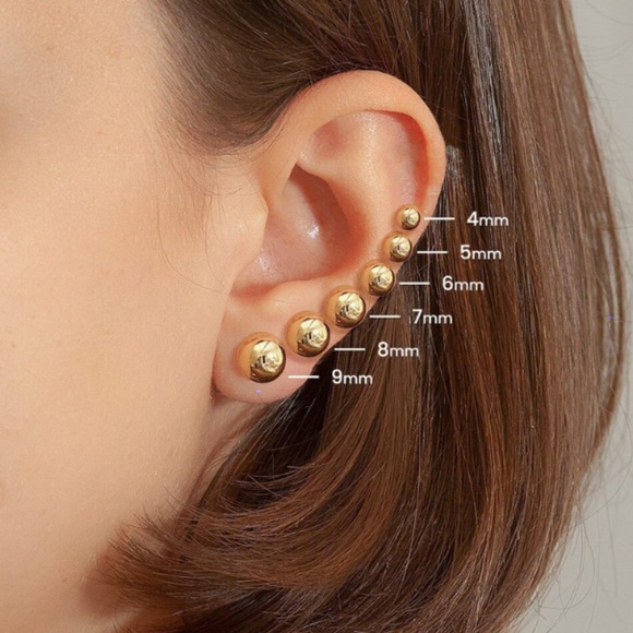 🆕 Pearl Stud Earrings - Picture 6 of 9